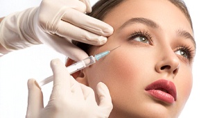woman getting BOTOX