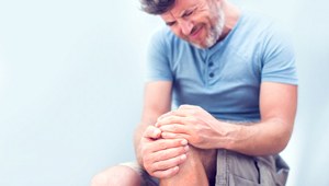 man knee pain