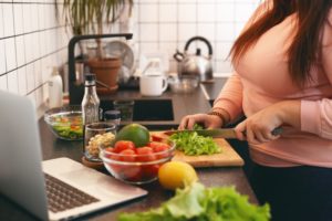 woman getting dinner ready for healthy weight management